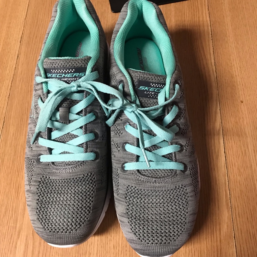 Skechers memory foam size 11 women’s NEW